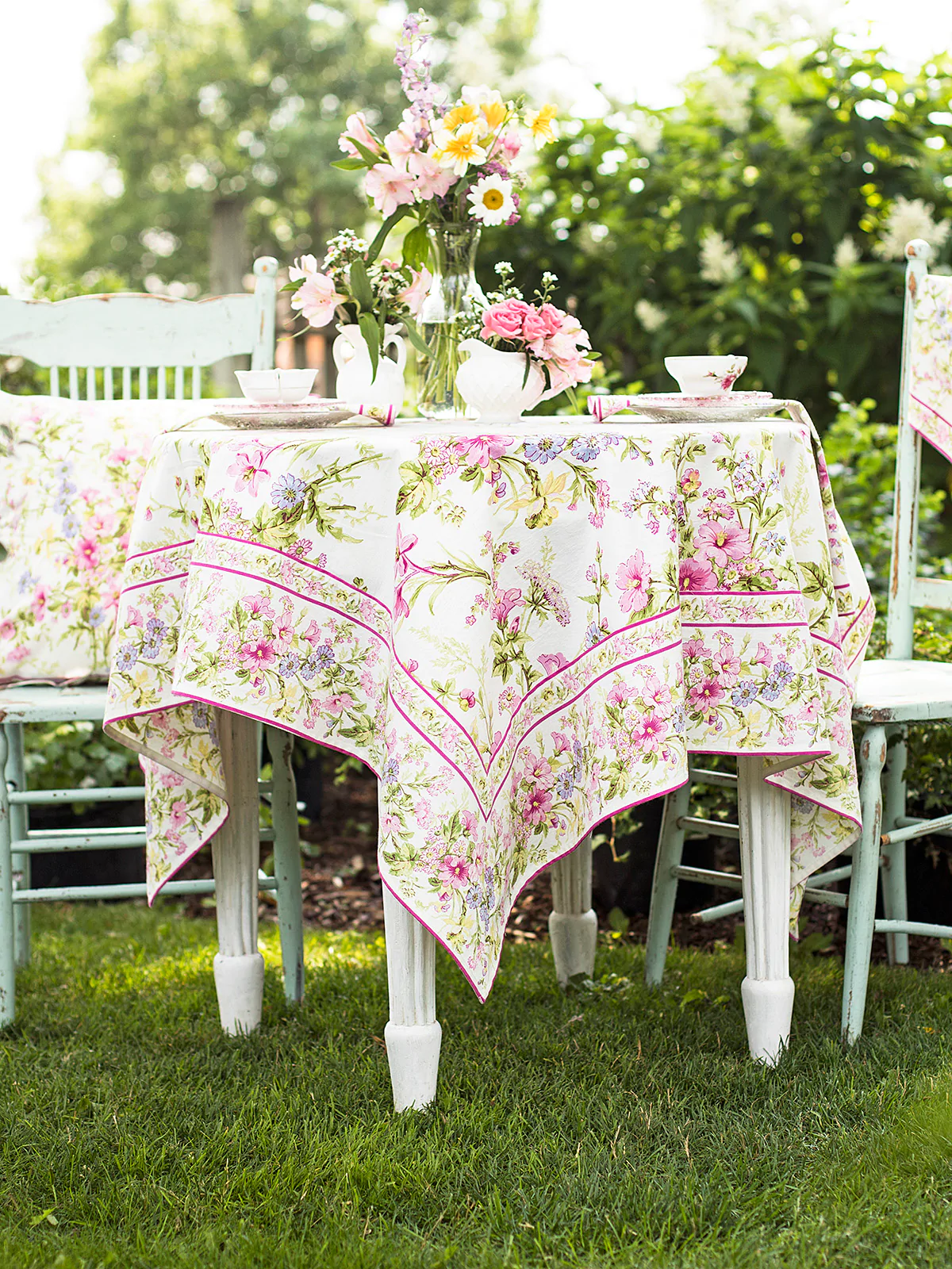 April Cornell Graceful Garden Ecru Tablecloth 36x36 - Barb's Kitchen